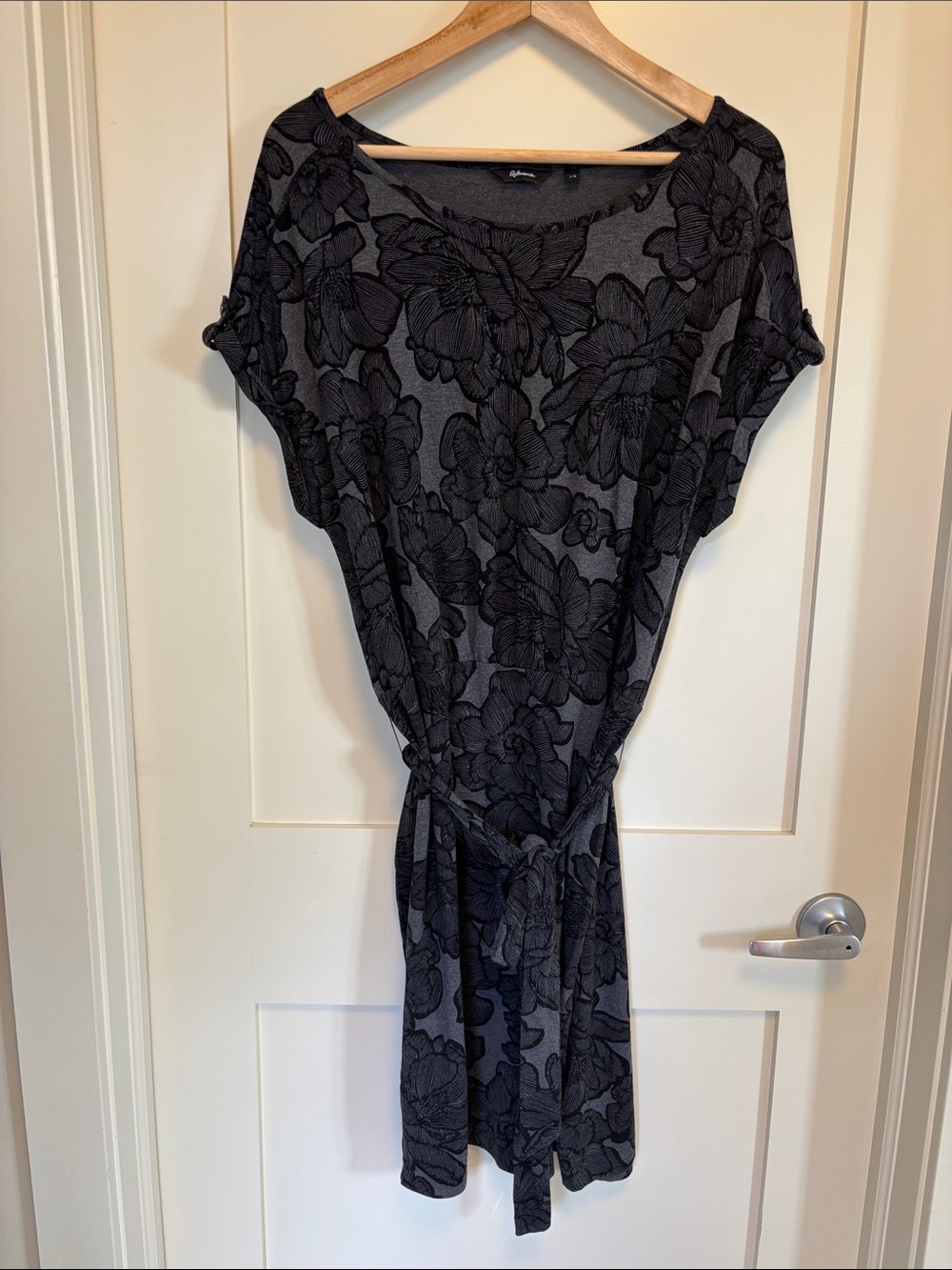 Reitmans Black & Gray Floral Tie-Waist Dress
